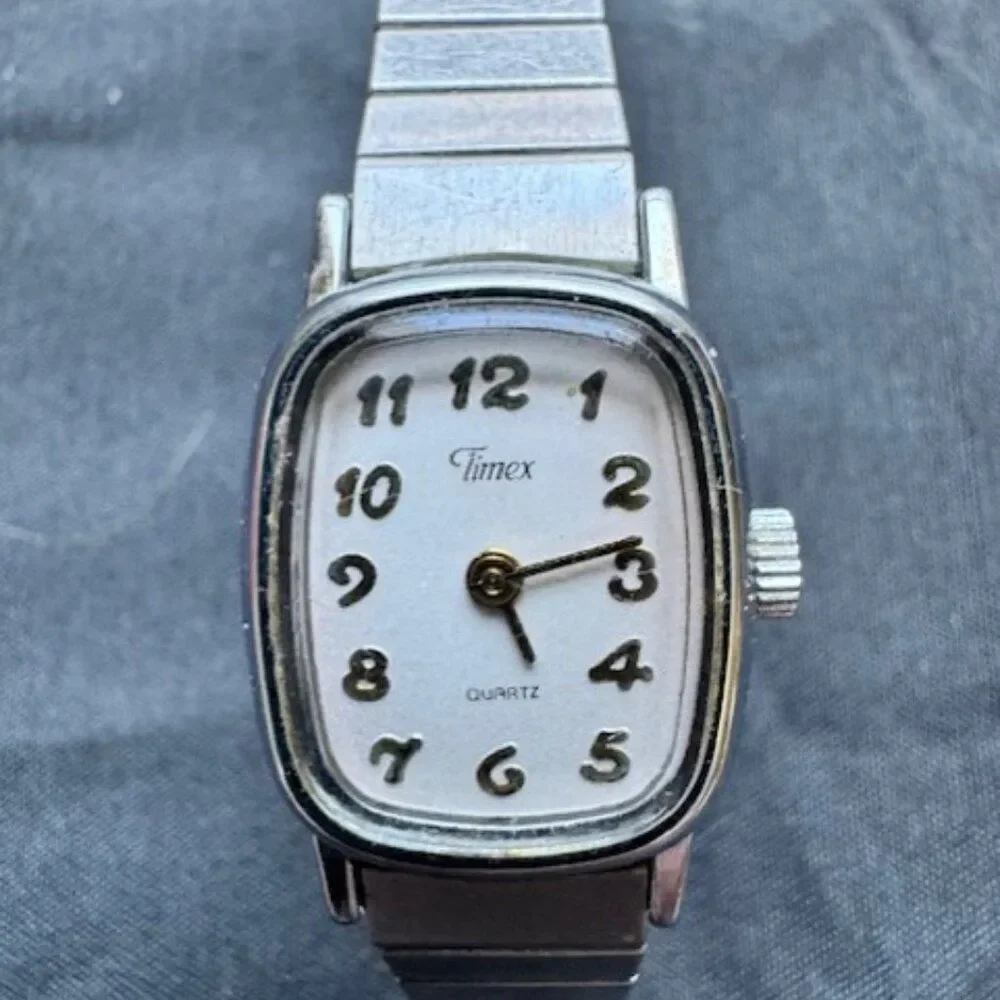 Vintage Timex BA-Cell Quartz Silver Stretch Watch